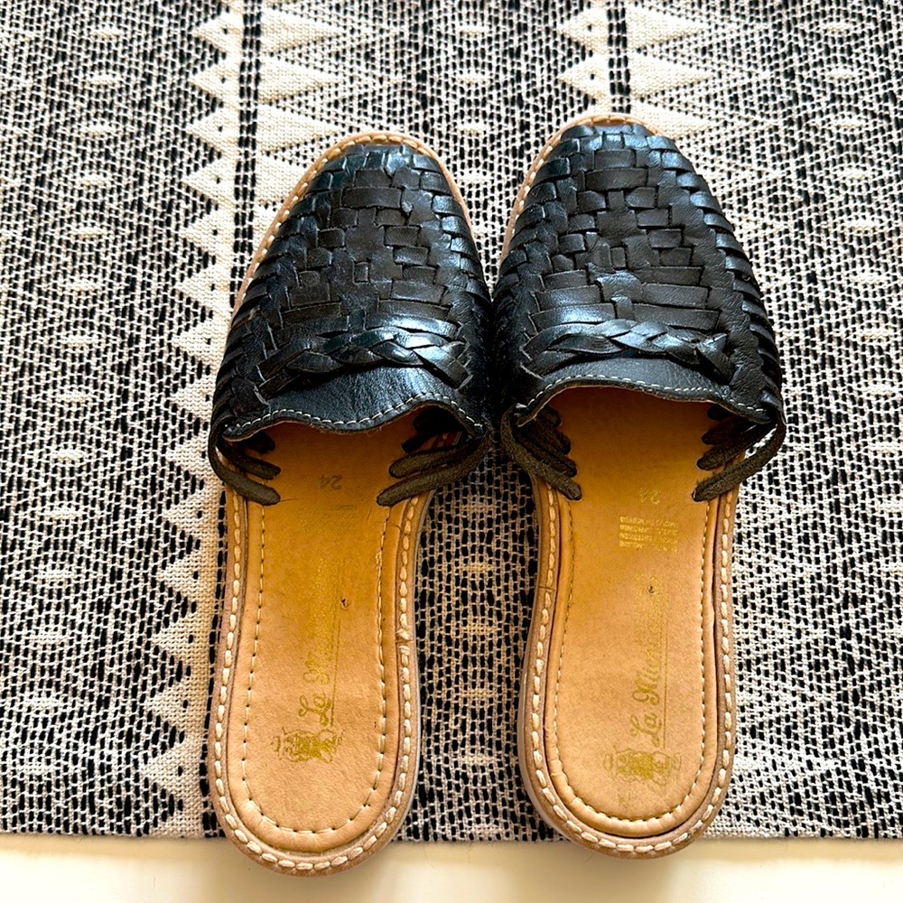 Mexican huaraches black bought in Puerto Nuevos Baja. Fit like a us 6 marked 7